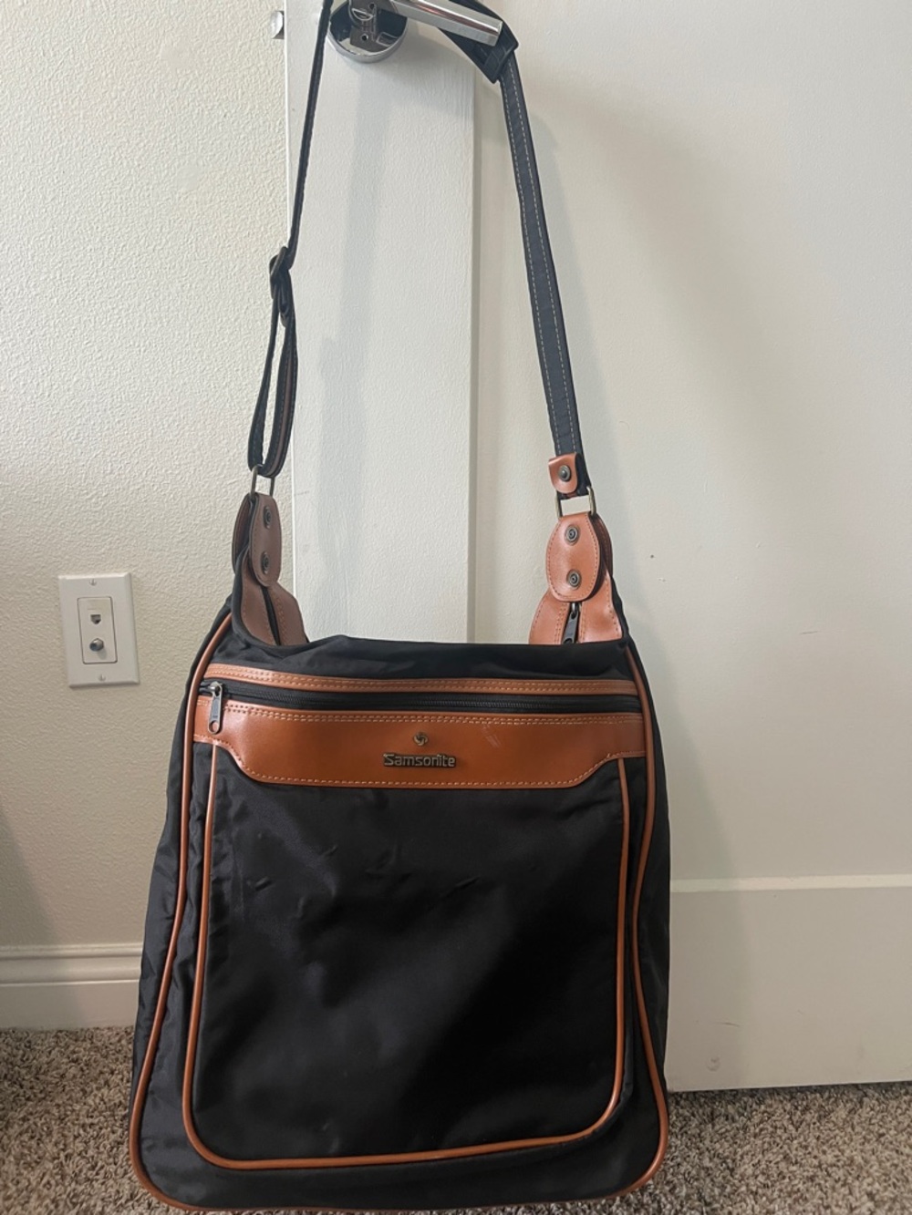 Samsonite Black with Brown Trim Men's Messenger Crossbody Bag